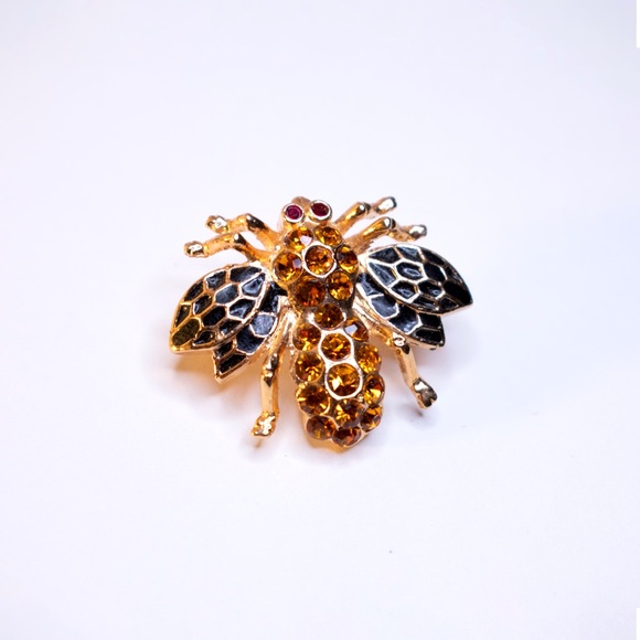 Jewelry - Vintage Bee Pin